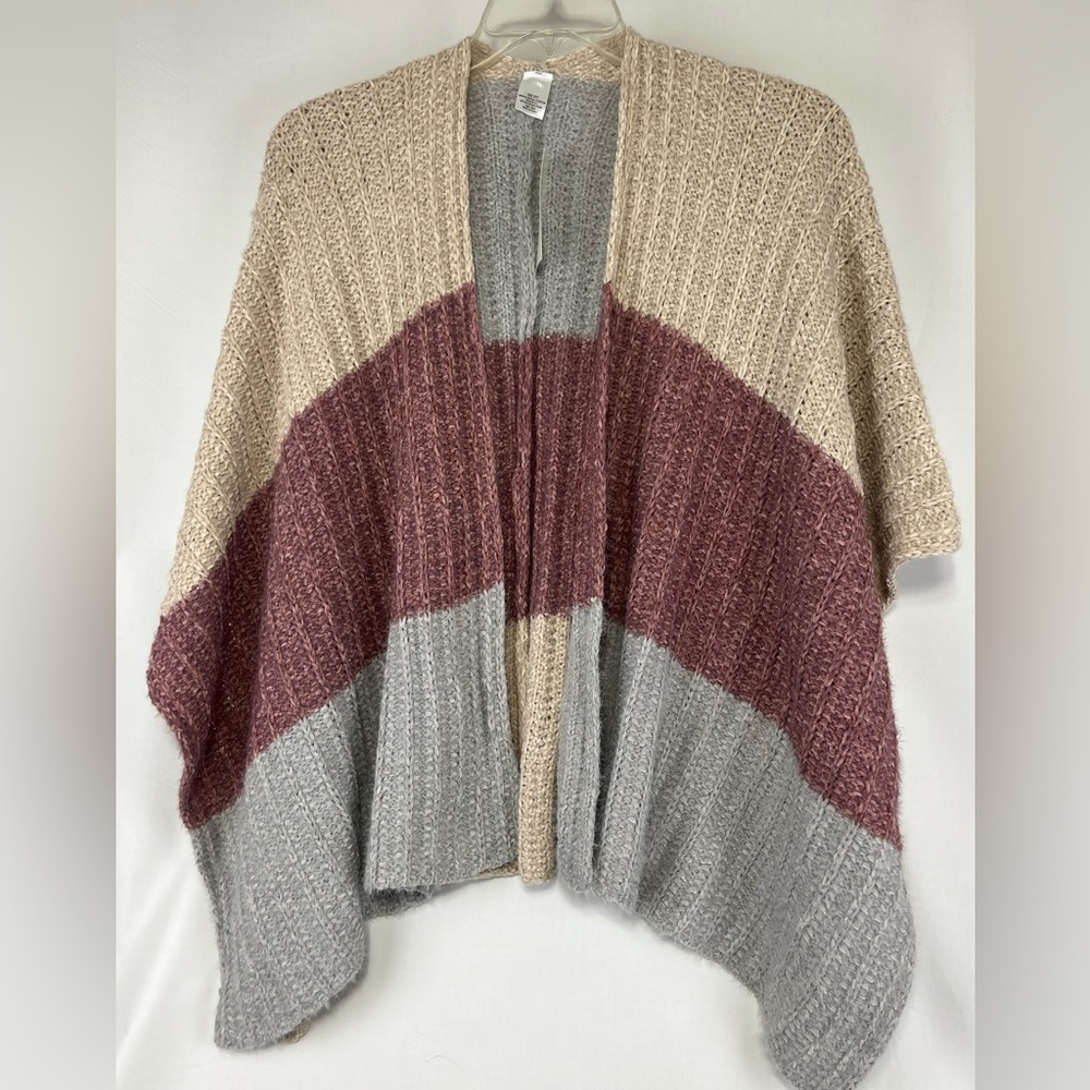 NWT Francesca’s Tri-color Sweater Knit Poncho One Size Cozy & Warm!!